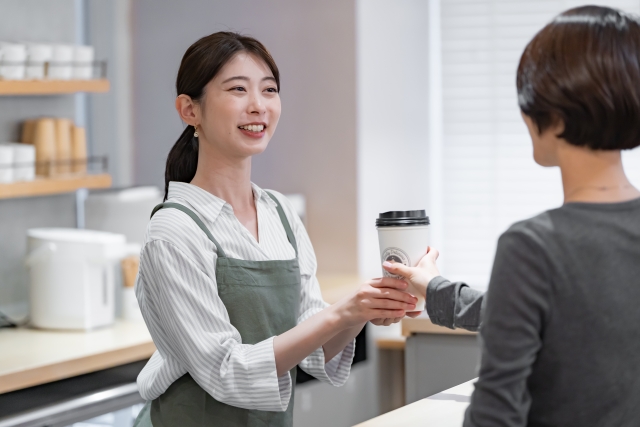 カフェの接客シーン